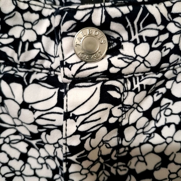 Talbot's Women's Floral Bouquet Pants with Black Outlines around Flowers Sz 4 - Picture 4 of 10